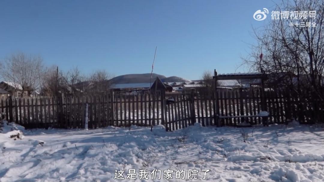 90后夫妻生4胞胎小伙卖房凑50万,90后夫妻卖500万房到内蒙古当农民