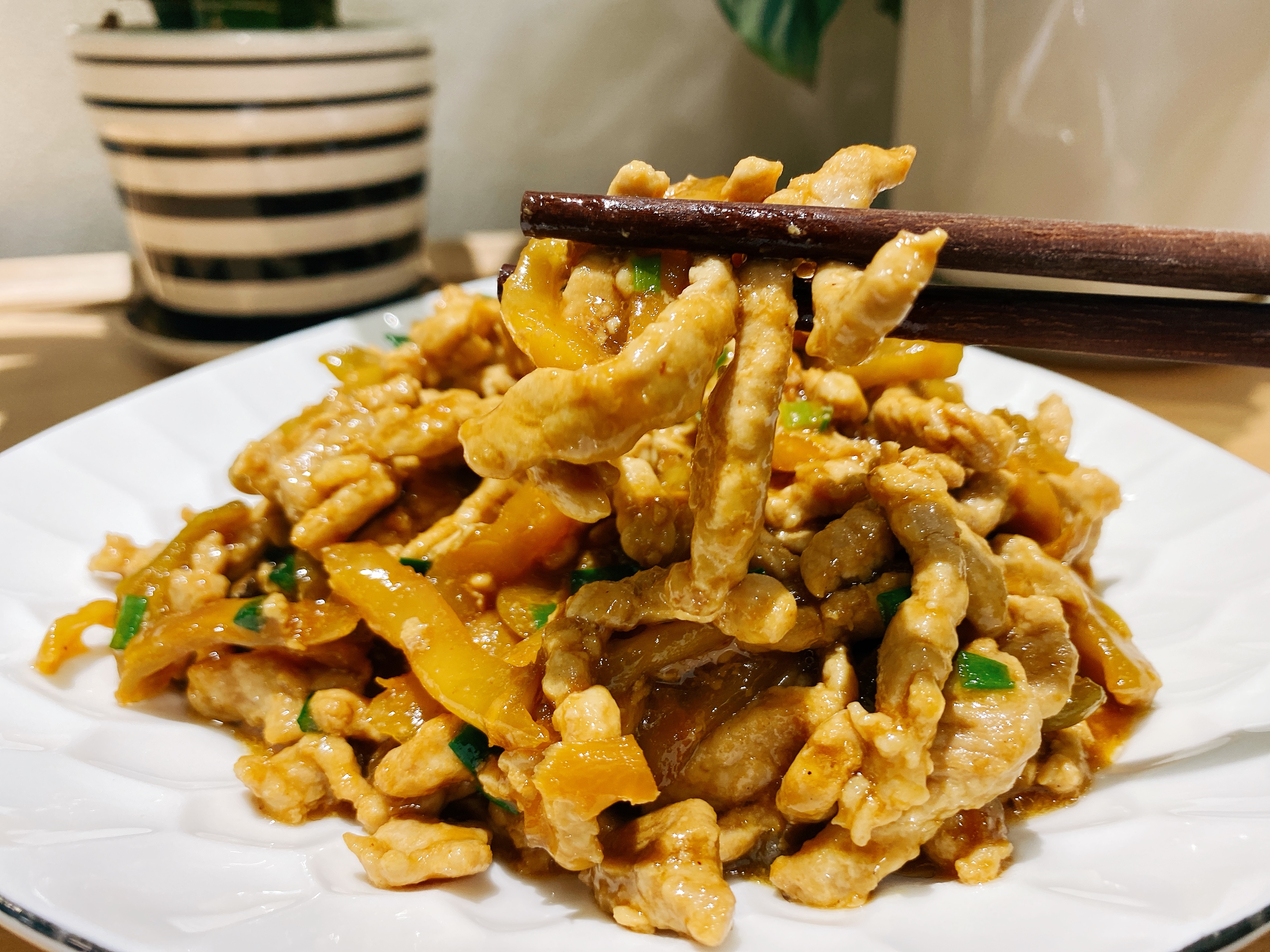 铁锅炒肉丝,为什么炒肉丝肉丝粘锅