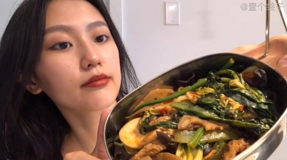 98年女孩过“极简生活”上瘾！5年不用卫生巾，2年不买卫生纸？