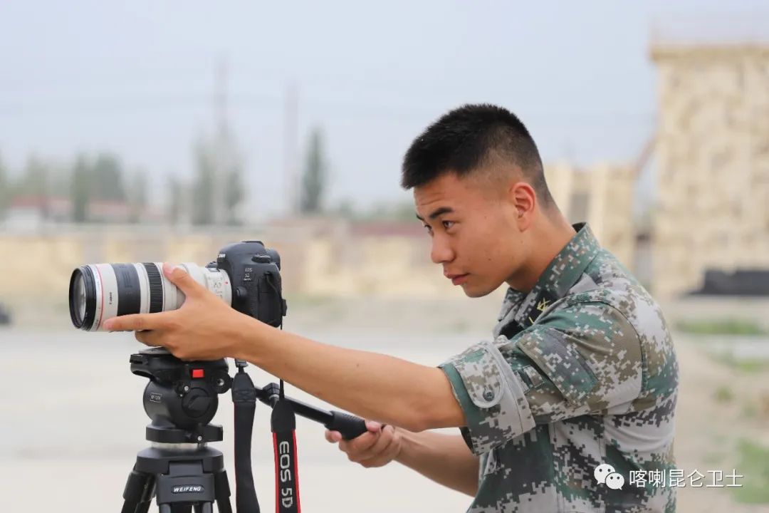 边疆兵记者,有请边防军人走上舞台