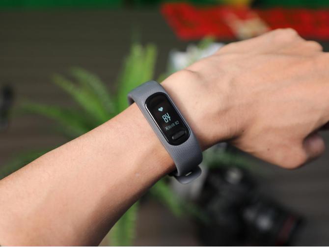 garminvivosmart4杩愬姩鎵嬬幆璇勬祴,garminsmart5瀵规瘮灏忕背鎵嬬幆