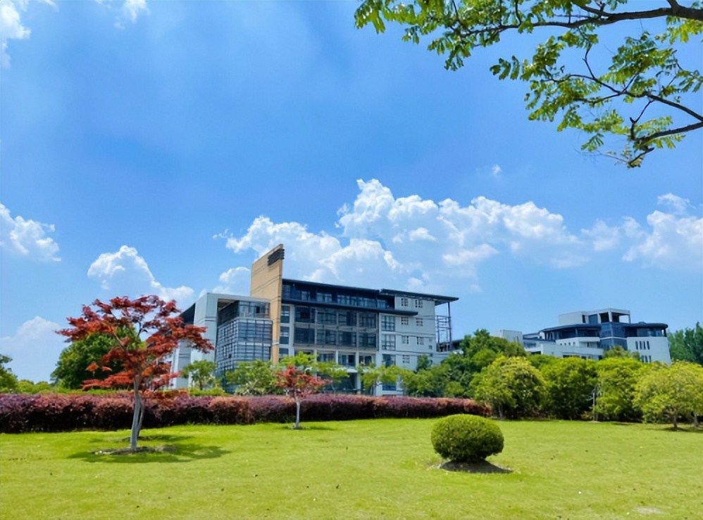 东华大学校园环境怎么样？好不好？看了就知道