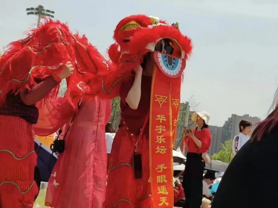 华晨宇2017年火星演唱会绝美灯光 (华晨宇火星演唱会造型白色绑带)