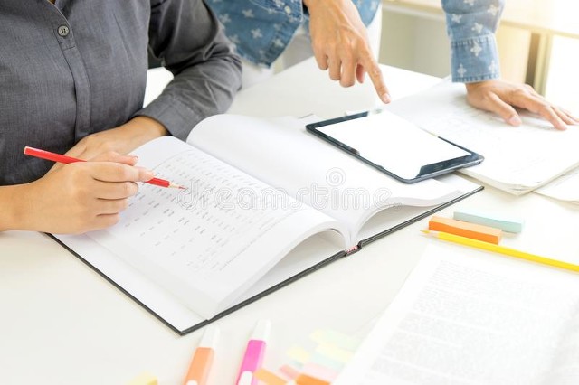 女大学生兼职家教惨遭迷奸，对方却满脸震惊。