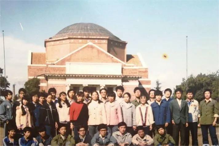 中国芯片首富是谁,55岁国内芯片首富