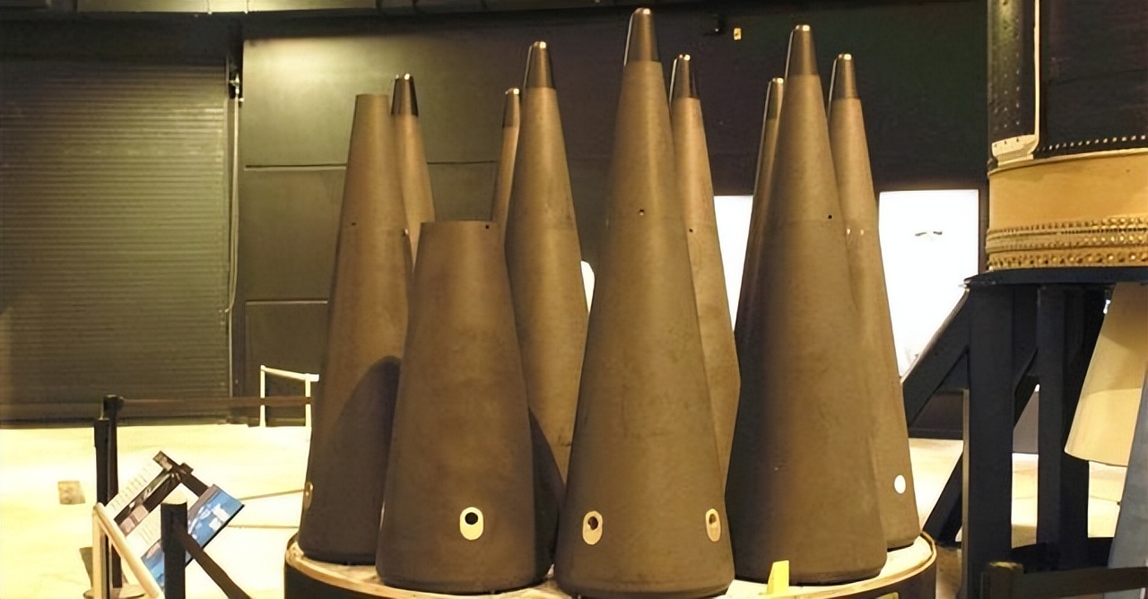 美军司令叫嚣：制定“疯狂核威慑理论”，一挑二同时应对中俄