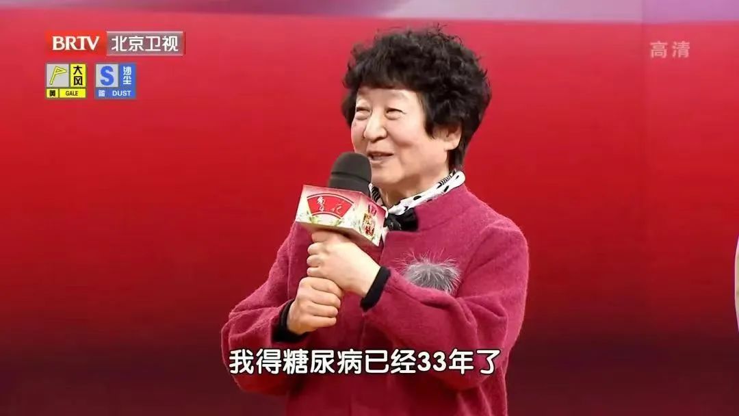 玩手机玩多了失明前兆,男子熬夜玩手机数小时差点失明