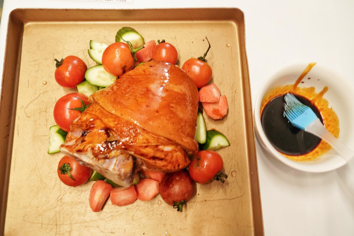 秘制卤烤软糯猪手,德国咸脆猪手如何烤才皮脆