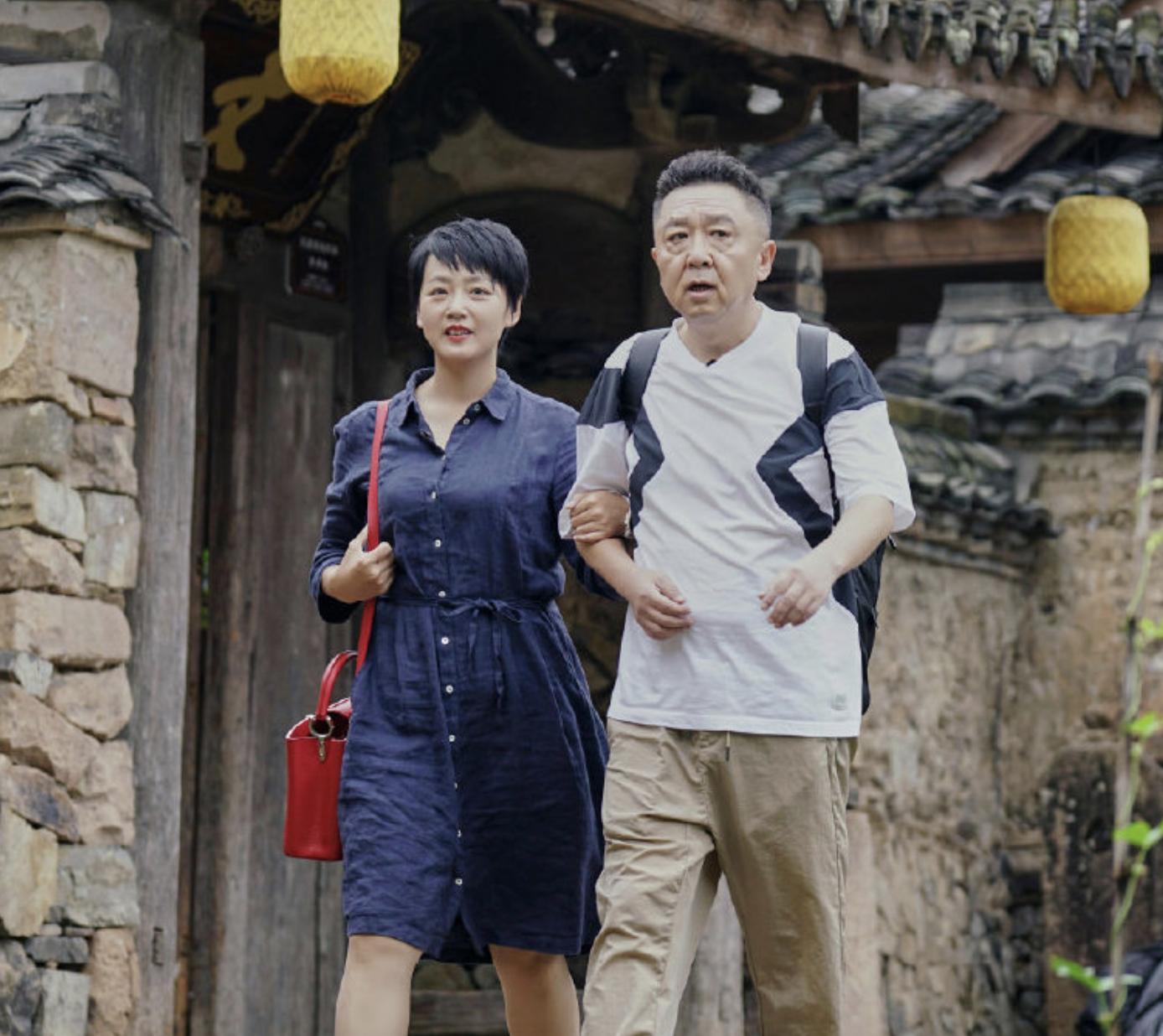 于谦和他的师傅同台谈论郭德纲,于谦假笑男孩