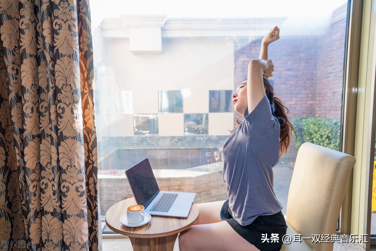 不要再因为工作的原因让自己的身材变样了，坐班时也能燃烧卡路里