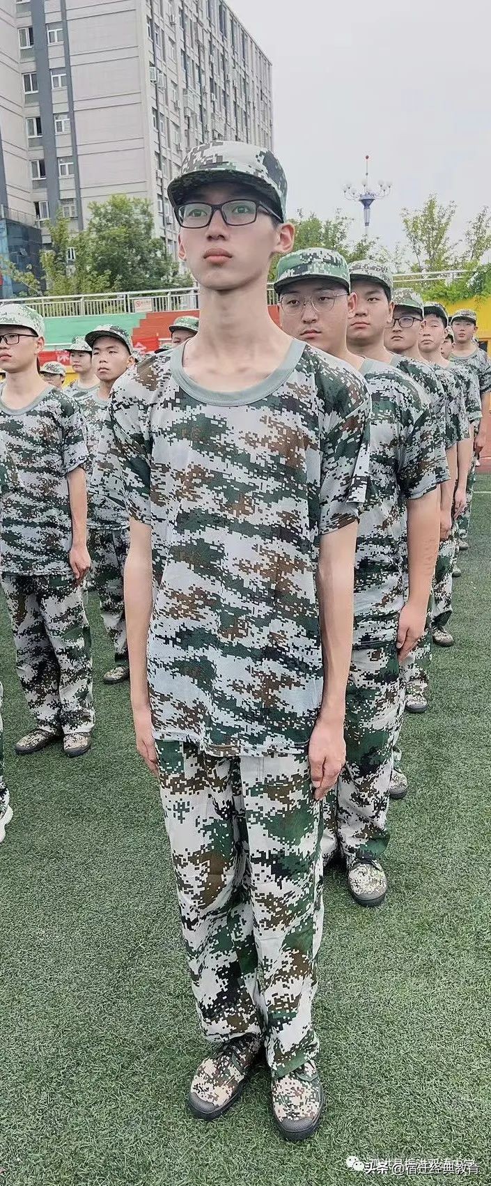 2019级新生军训掠影之动作篇,直击2022级新生军训汇演现场