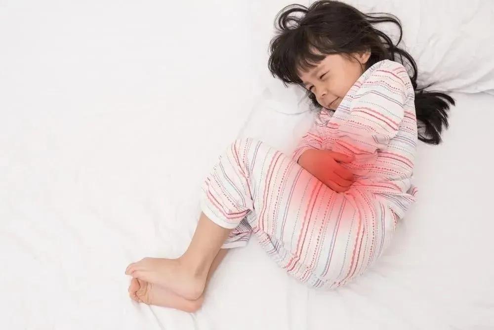 女性腹痛诊断,女子腹痛难忍检查出结石