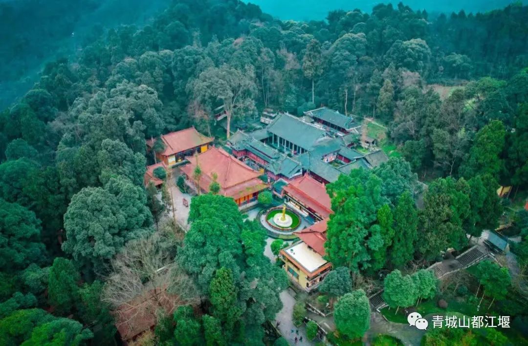 抓住秋天的尾巴！都江堰必打卡的8大晚秋好去处，步青山观烟岚云岫、入古城拾千年烟火，来过都会爱上