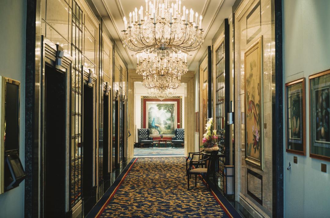 很老派、很雍容、很科技、很新潮，老钱风的“新酒店”