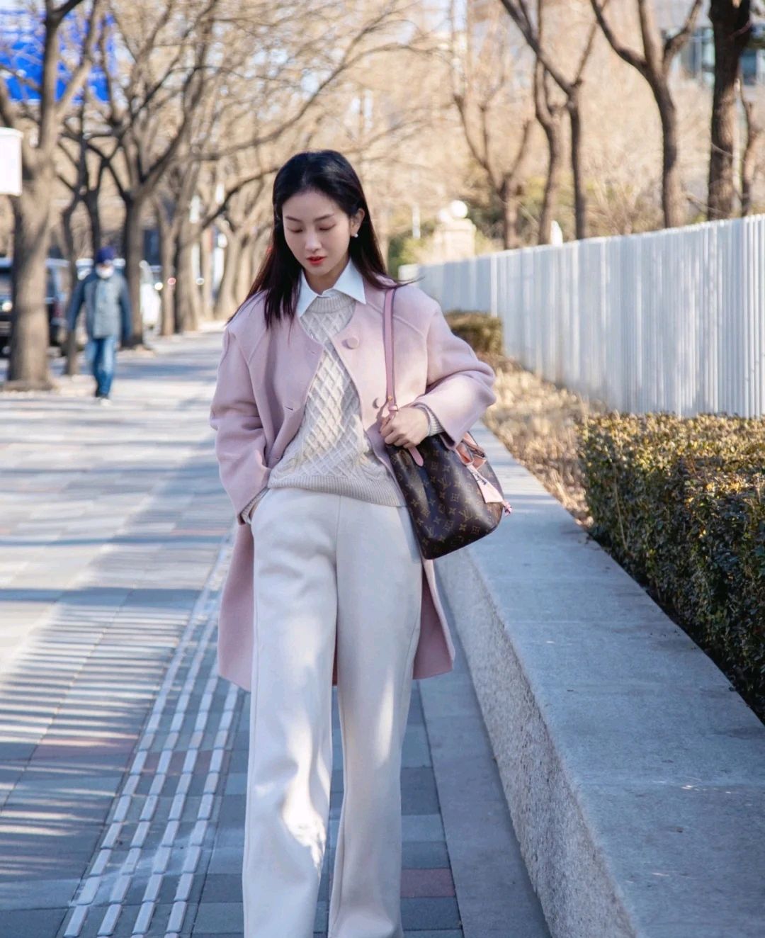 嫩粉色显瘦大衣内搭,粉色系大衣穿搭裙子