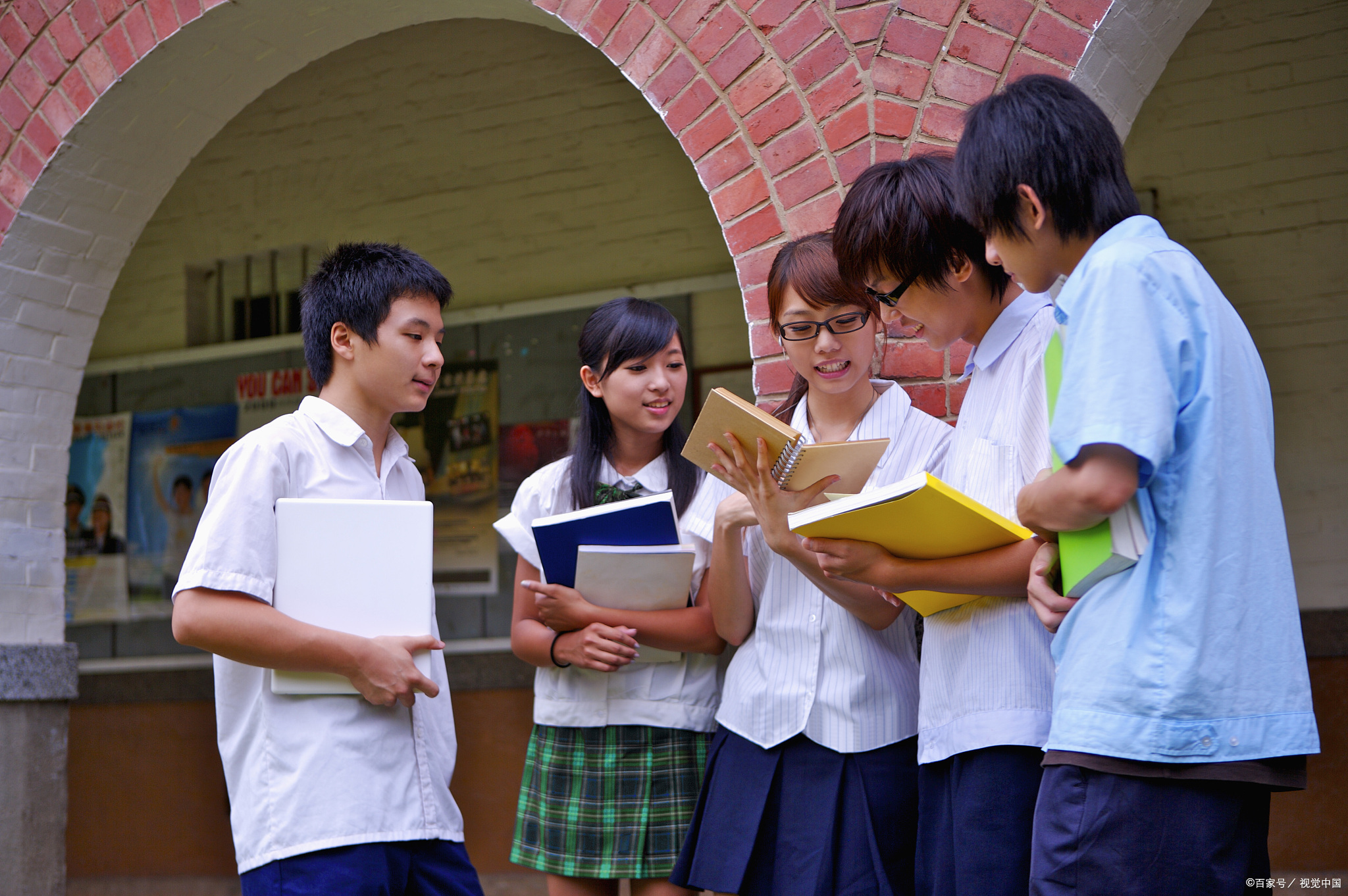学生早恋教师如何正确引导,学生早恋教师和家长怎么办