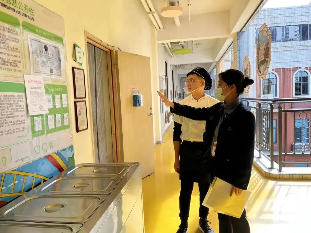 汕头市食品安全协会“食安在线”栏目组走进国澳希尔斯中冠幼儿园