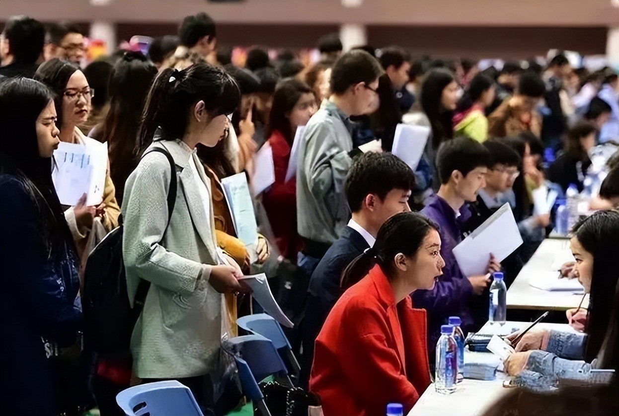 3.2万华裔科学家移籍美国，我国大批科研人才为何会流失？