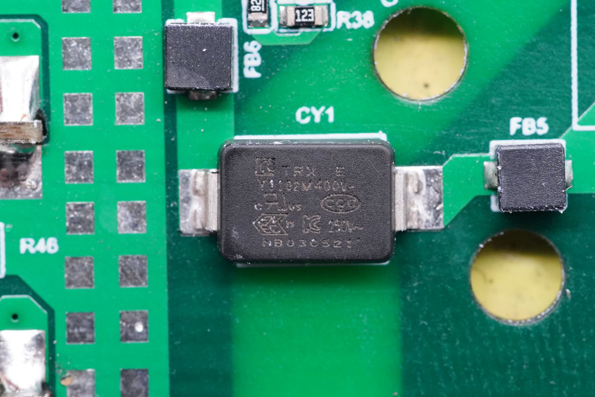 4C1A五个口，总功率达230W，华科生230W桌面充拆解