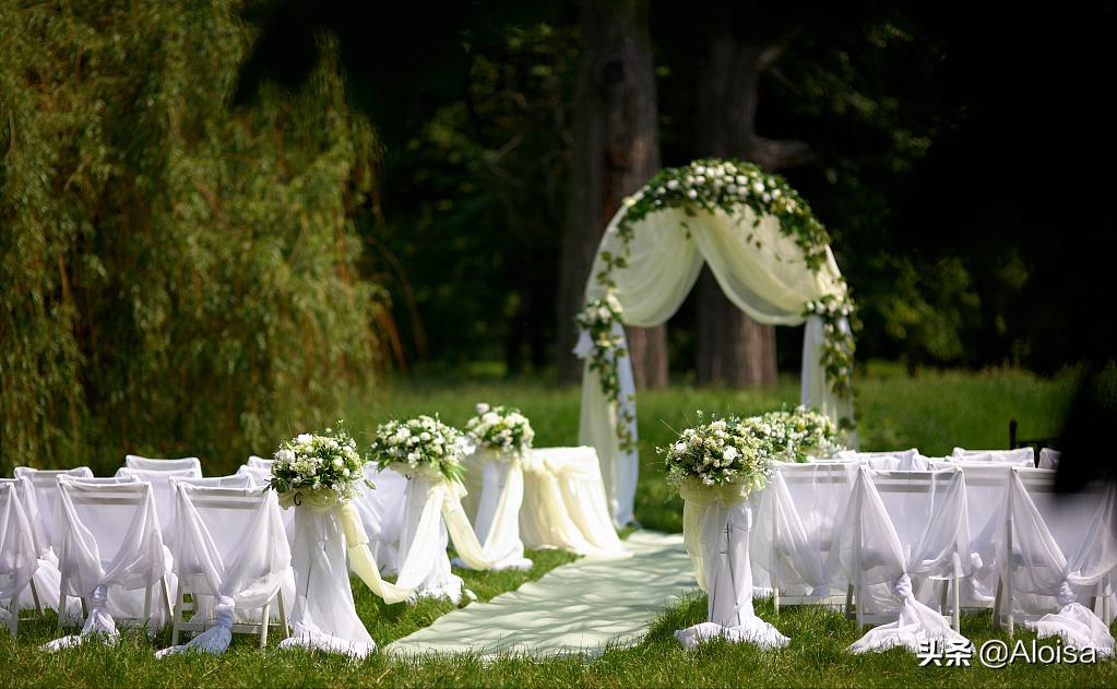 户外低成本婚礼现场布置,户外简单婚礼场地设计