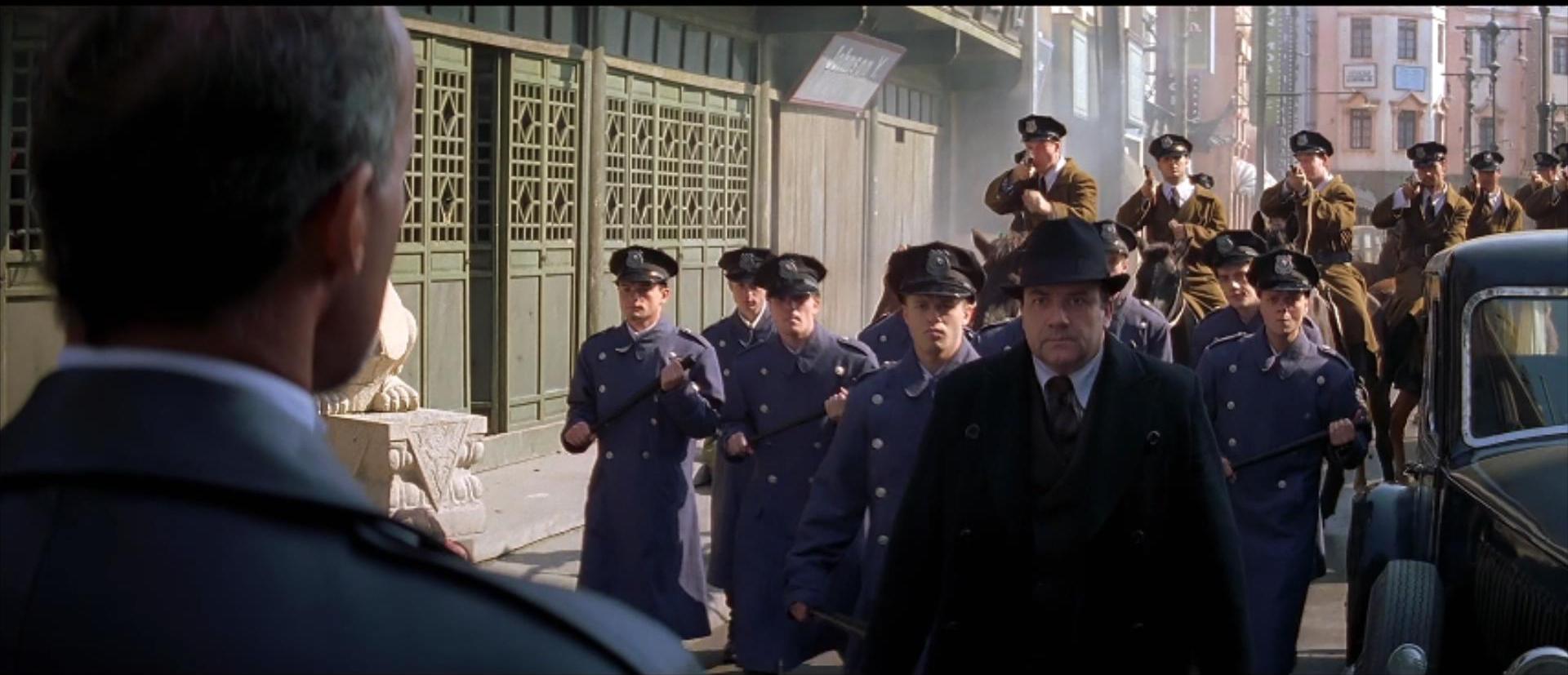 女配露大腿，反派成X战警，同样《华英雄》，胡兵比郑伊健差远了