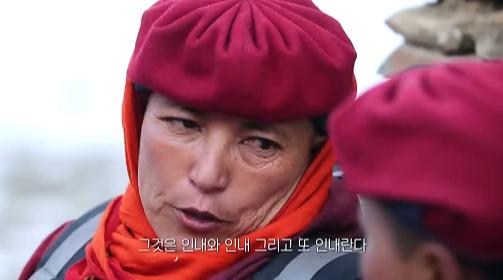 尼姑苦行僧徒步行走,一个出家尼姑的艰辛出家经历