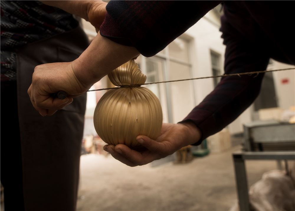 小哥农闲2个月赚1万8直播卖糖瓜，腊月二十三糖瓜粘，小时候味道