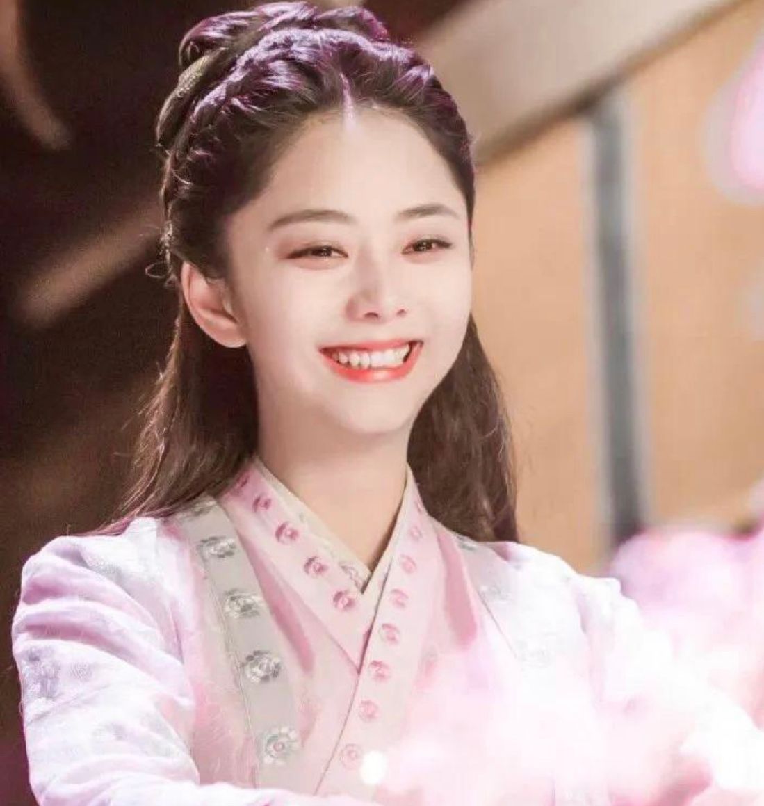 脸上有这3个特征露出五官更好看,脸上有这几种特征八成越长越漂亮