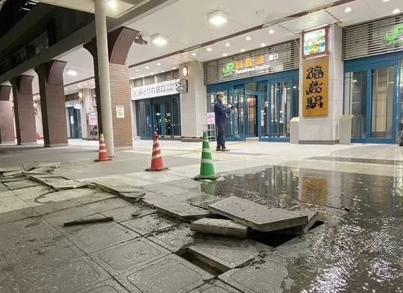 日本发生7.4级地震现场,日本发生7.4级地震