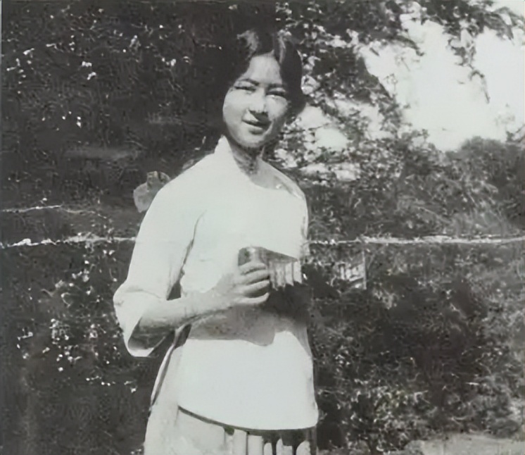 徐志摩死后林徽因写的挽联,徐志摩和林徽因在康桥的视频