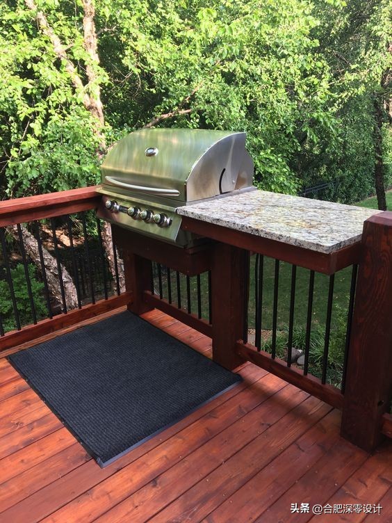 有院子，何必执着买餐桌椅呢，护栏加宽就可以，风水雨淋也不心疼