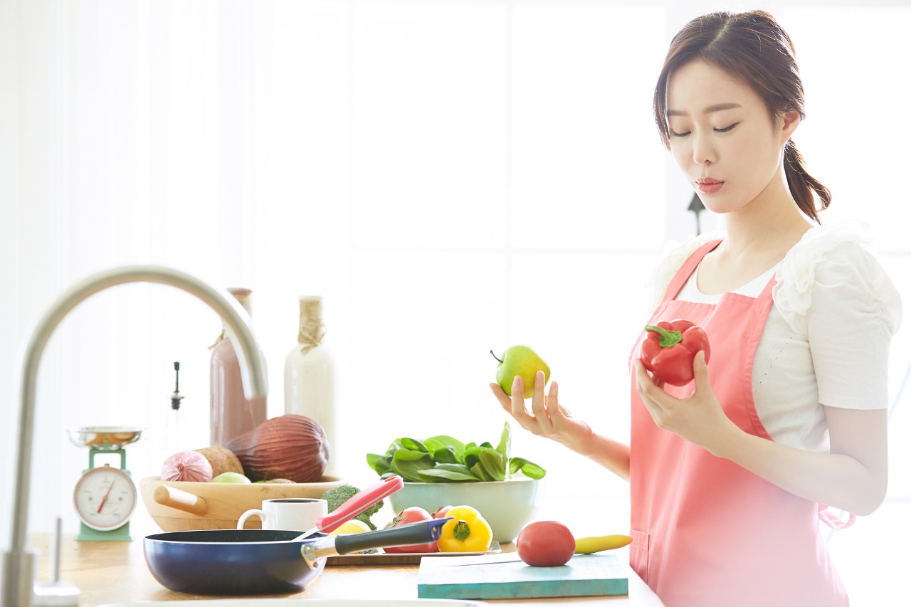 孕吐吃酸东西可以缓解是什么原因,孕妇吃太甜会导致孕吐加重吗