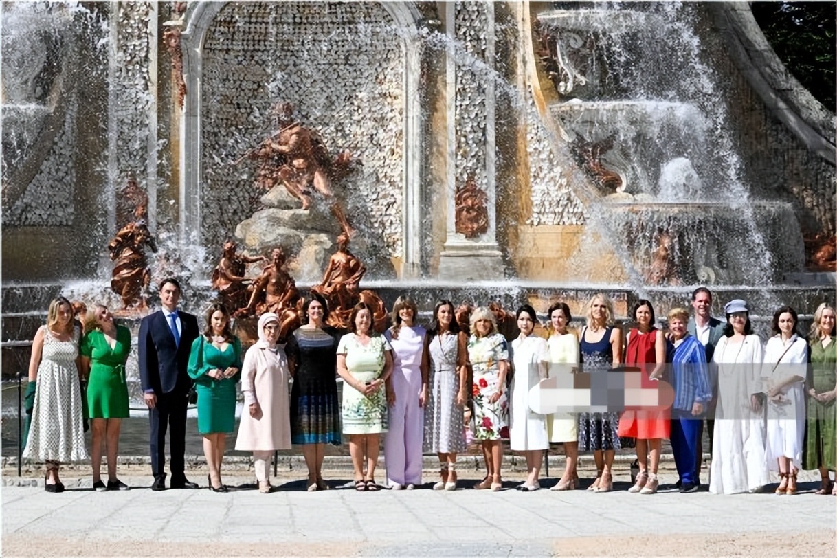 北约领导人夫人合影,北约峰会夫人