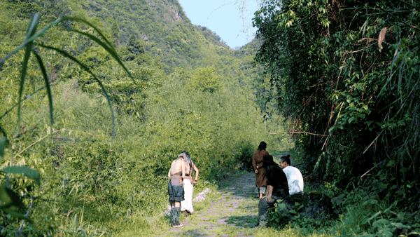 他在贵州租下200亩山谷，95后纷纷投奔：过不花钱的日子，很快乐