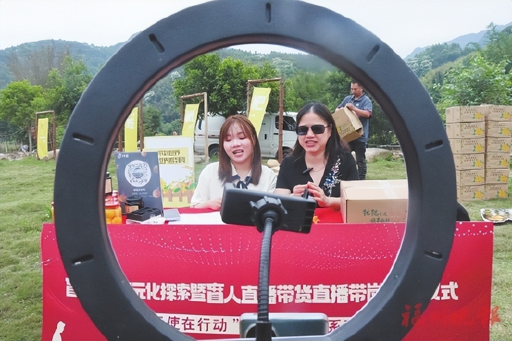 莆田60万斤以上直播卖枇杷,福州三坊七巷盲人直播