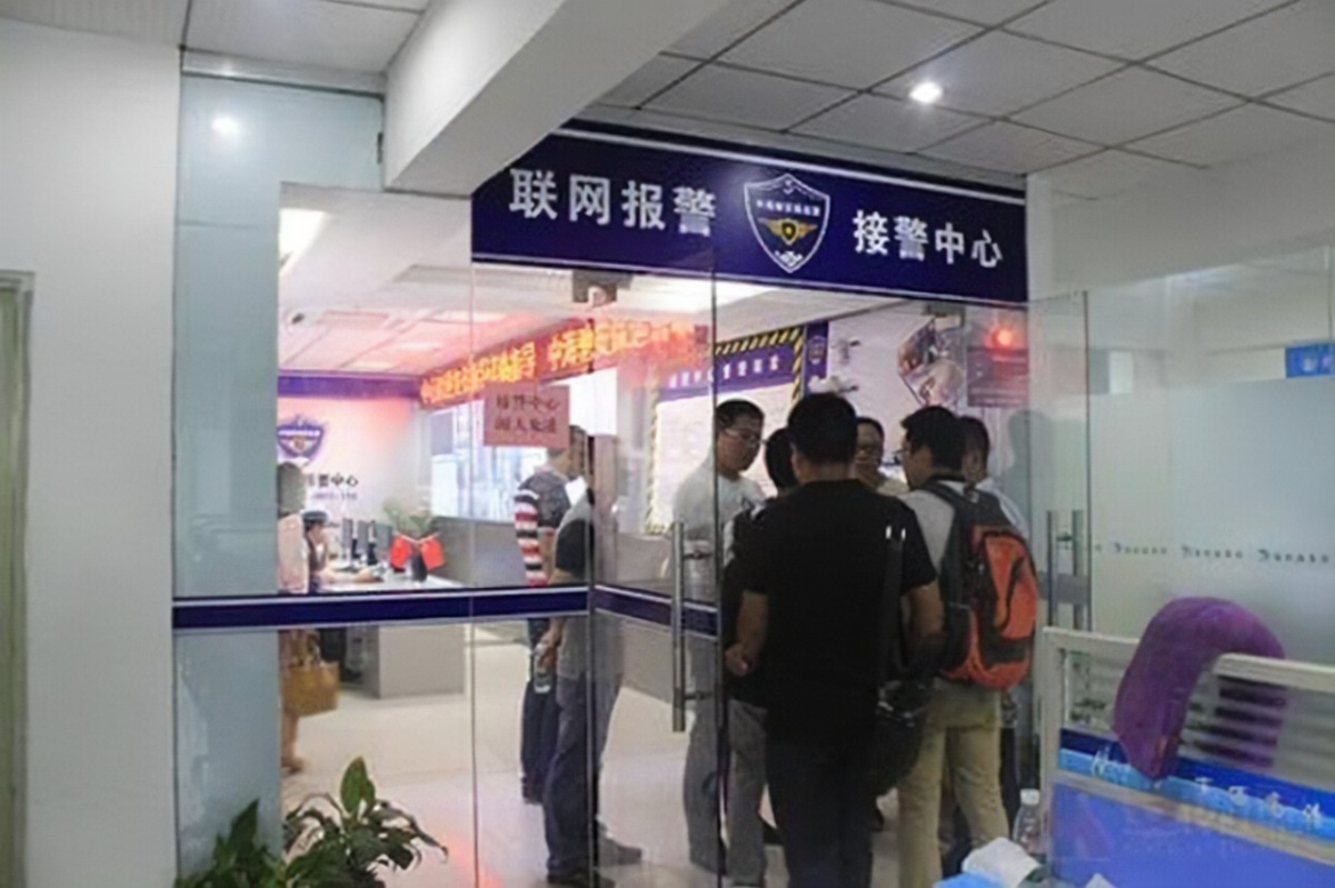 情人关系住酒店男女都要登记吗,法律法规对情人住酒店的有关规定