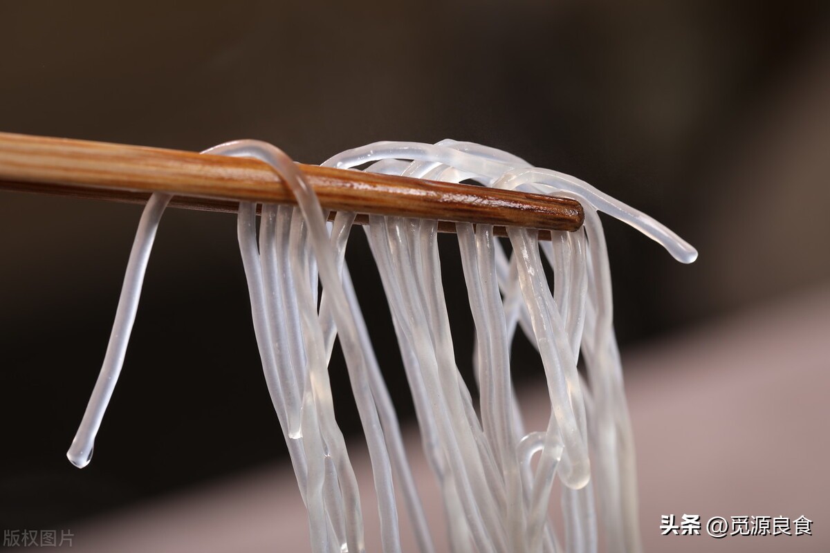 如何鉴别红薯粉丝火烧真假,红薯粉条真假用打火机烧