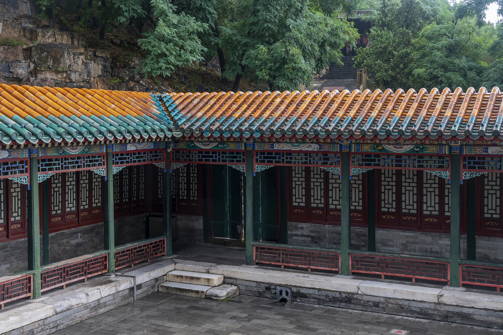 漫步北京颐和园,走颐和园长廊寓意