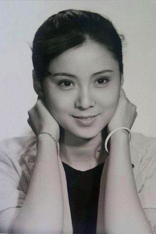 她曾是大明星，丈夫诈骗5700万，她替夫还债9年，卖房救夫