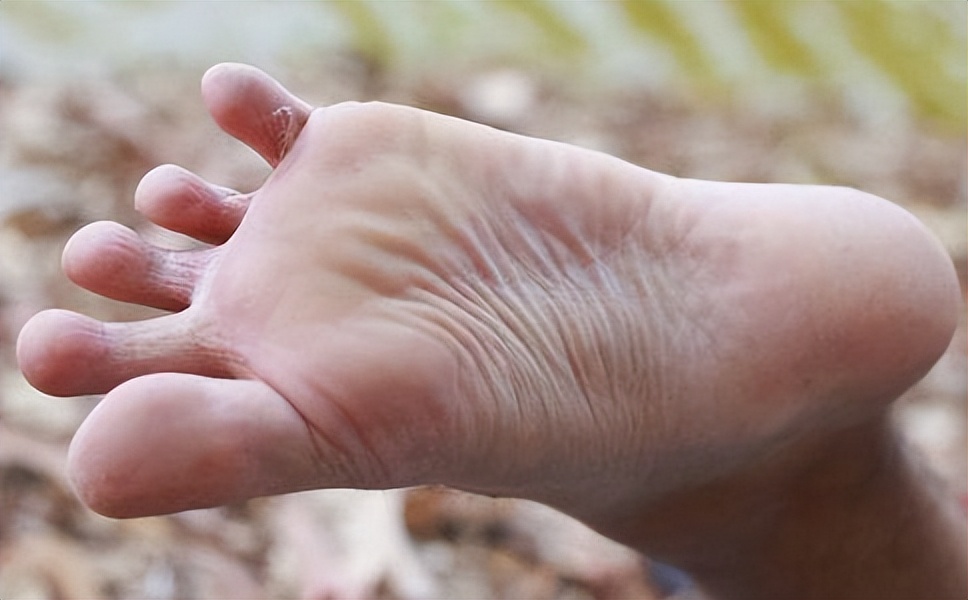 男生脚臭还是女生脚臭,是女生脚臭还是男生脚臭