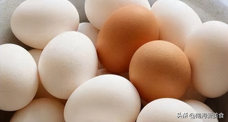 挑鸡蛋记住这3步不怕踩雷,买鸡蛋是大的好还是挑小的好