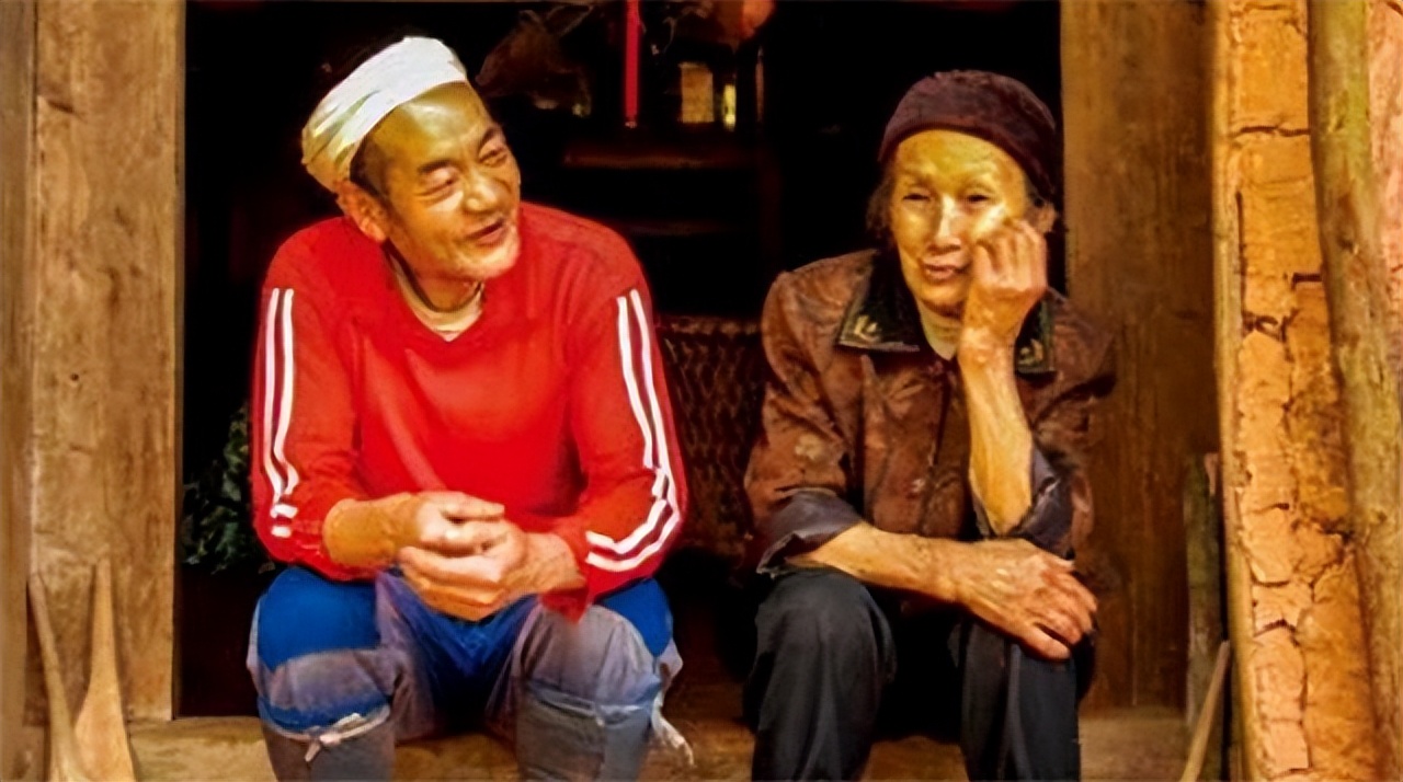 小伙带29岁寡妇隐居深山50年,19岁小伙与寡妇隐居深山50年