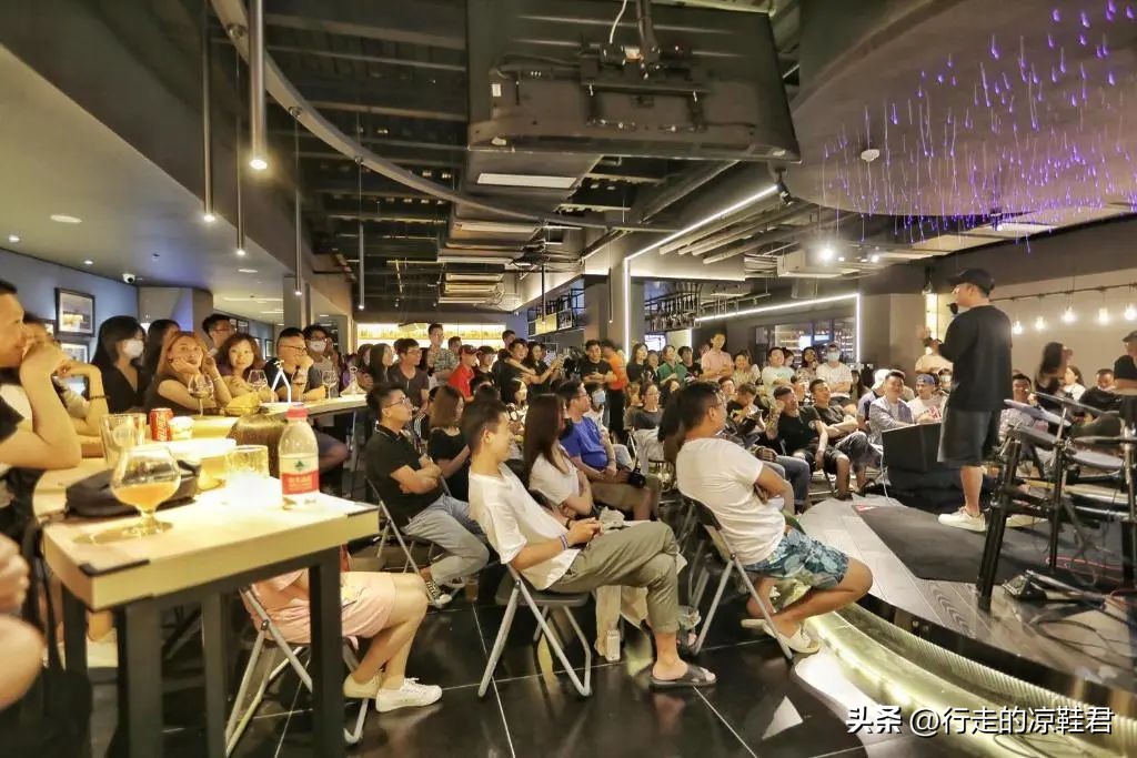 鑳屽寘鍗佸勾闈掓梾,鑳屽寘鍗佸勾闈掓梾閲嶅簡