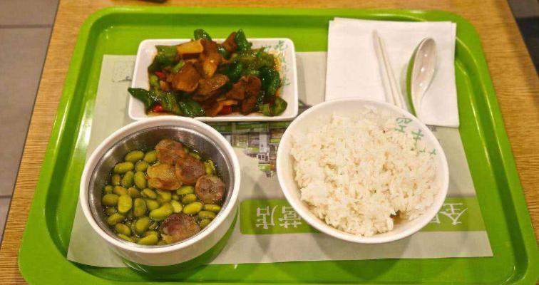 大米先生跟老乡鸡哪个更好吃,老乡鸡和大米先生ceo什么关系