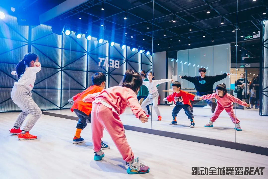 如何为孩子们选择正确的舞蹈课程和舞蹈类型？