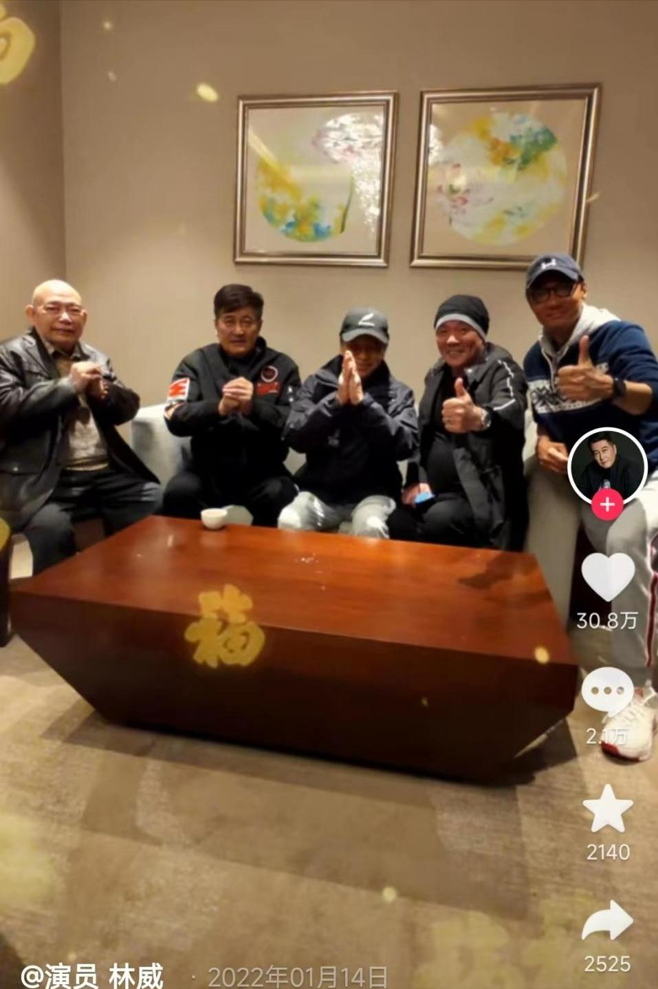 年轻和成龙、周星驰演戏，老了隐居河北农村，68的林威活的太飒了