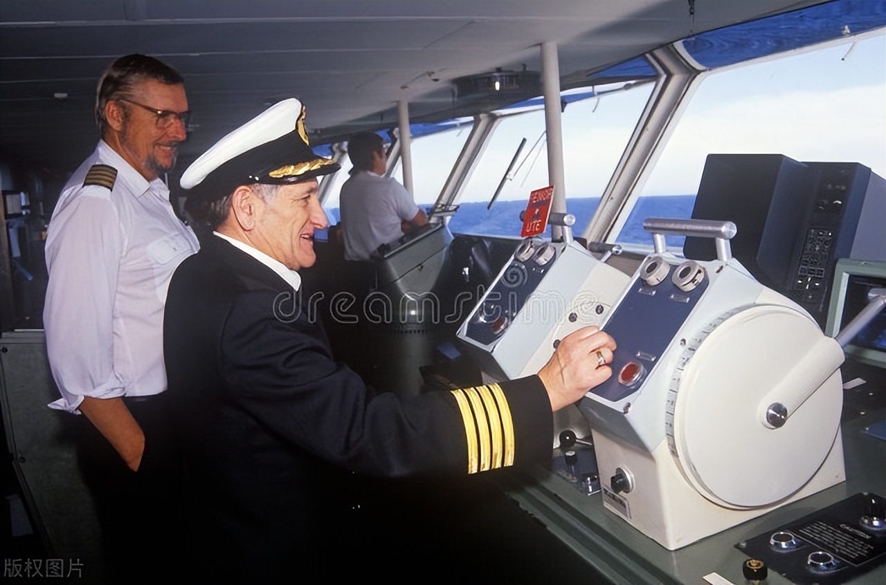 欺人太甚！船到南非，船员的好心行为遭遇女人无故找事，做人太难