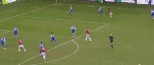 曼联0-3惨败纽卡赛后,曼联2-7惨败利物浦