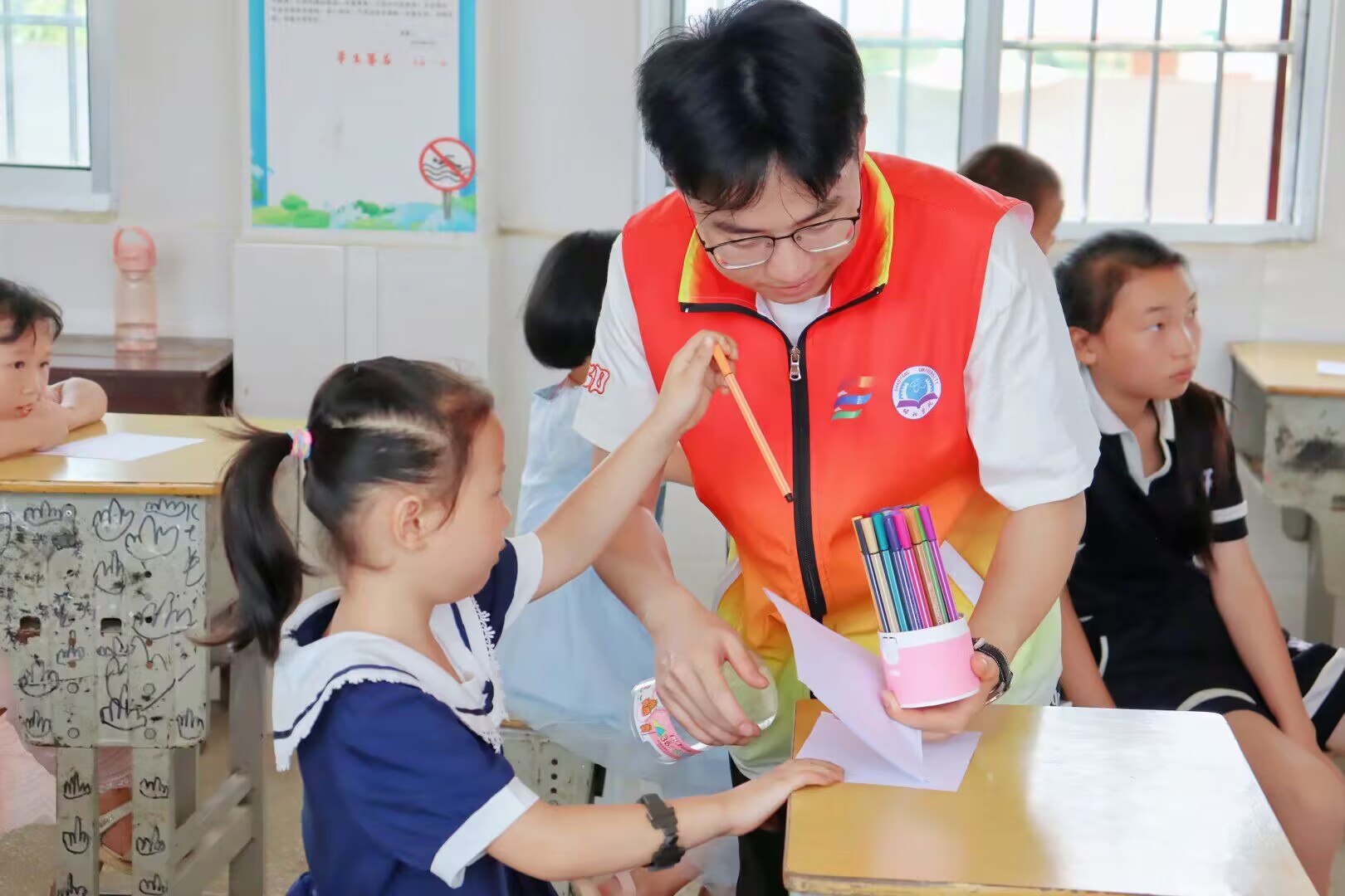长沙学子三下乡,湖北学子三下乡疫路同行情暖童心