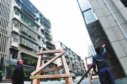 加装电梯发生的事,加装电梯就是一场闹剧